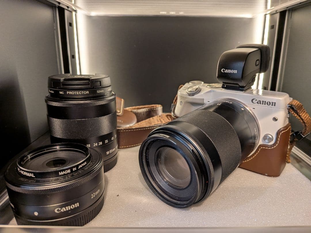 最終値下げ中！EOS M3 ダブルレンズ+単焦点F2+電子ビューファインダー