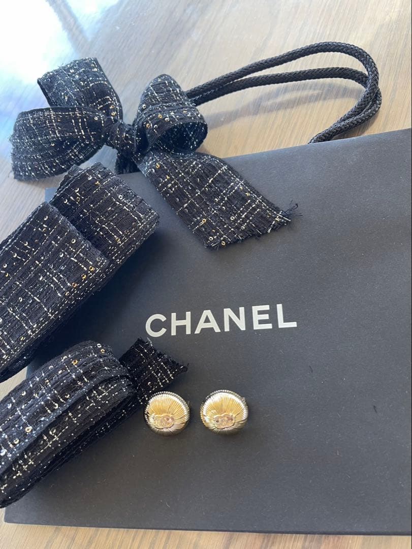 CHANEL ホリデーラッピング 2025 クリスマス リボン&チャーム&カシュ