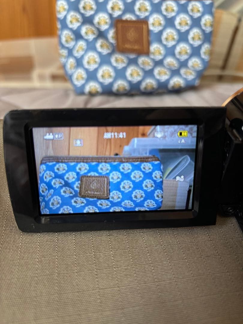 ビデオカメラ　JVC GZ-E66-B