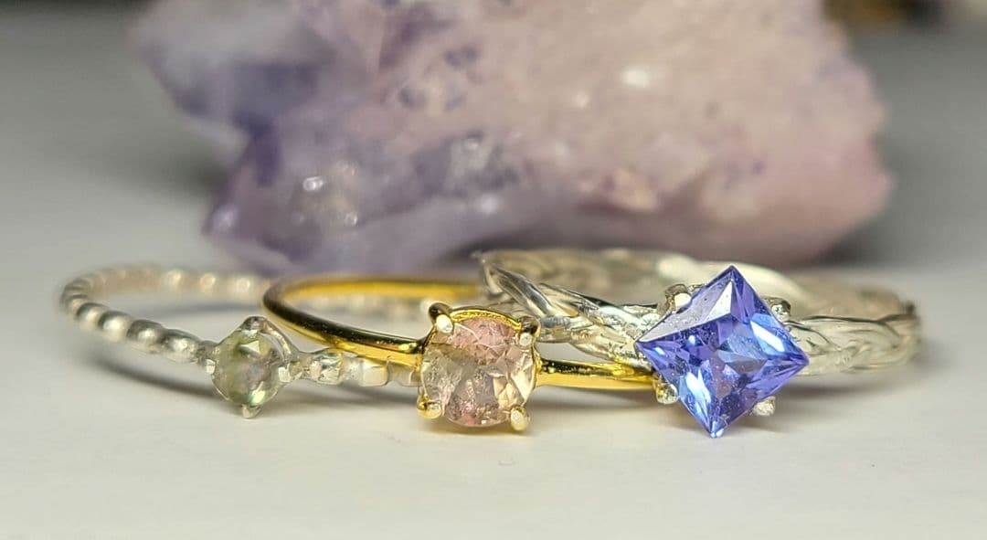 りりギラギラの煌めき美しいです♪★タンザニア産タンザナイトスクエアカット★