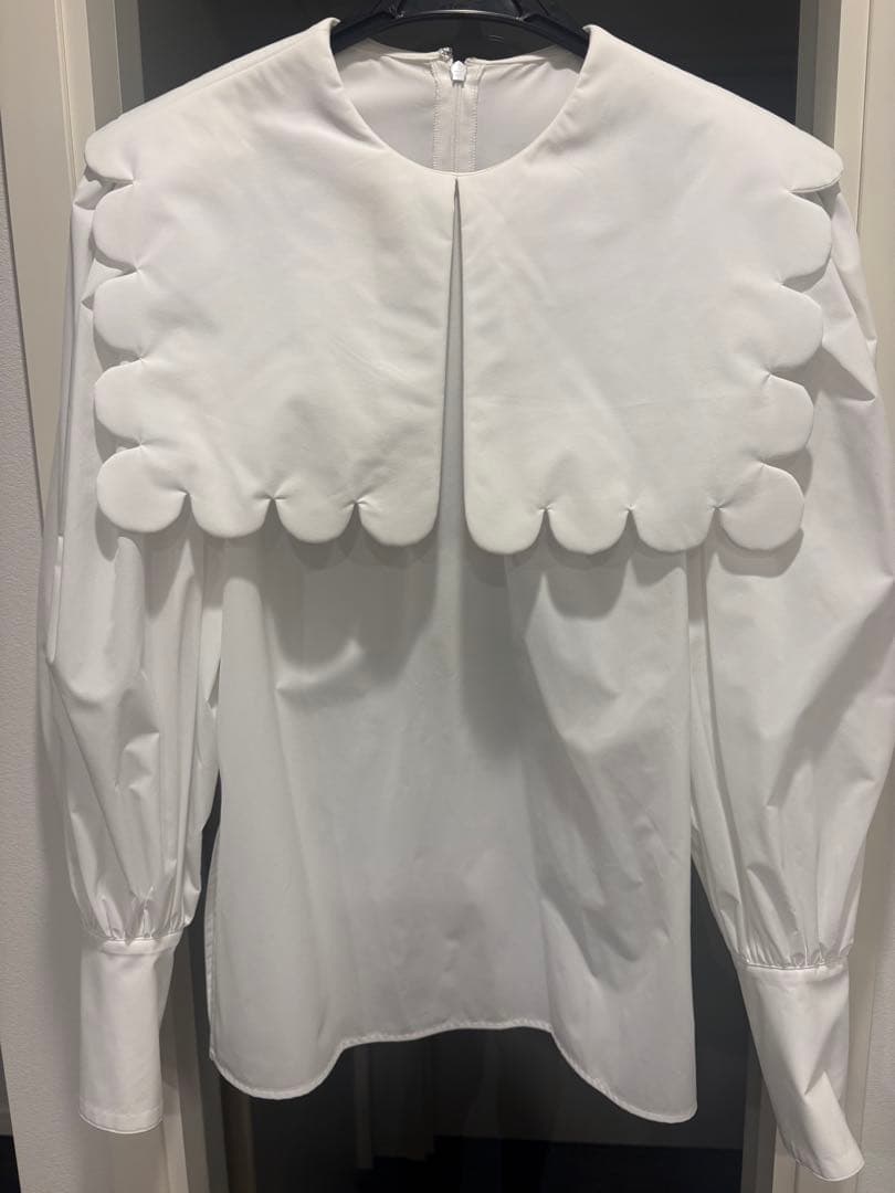 cygneスカラップブラウス