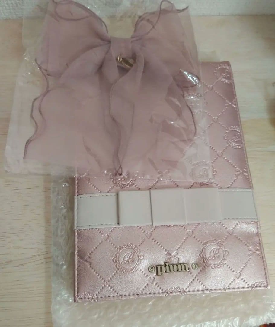 【非売品】piumモノグラム折りたたみミラー　オリジナルリボンクリップ