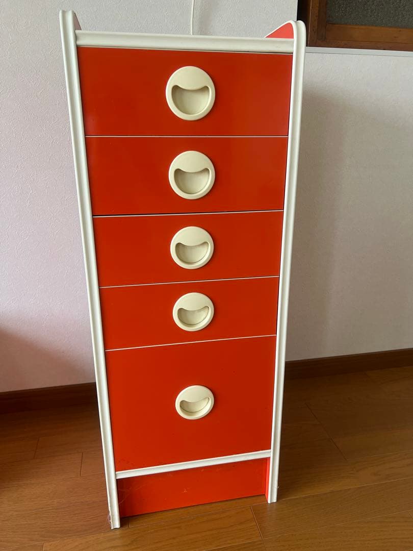 オレンジ色の5段チェスト レトロポップ 傷あり