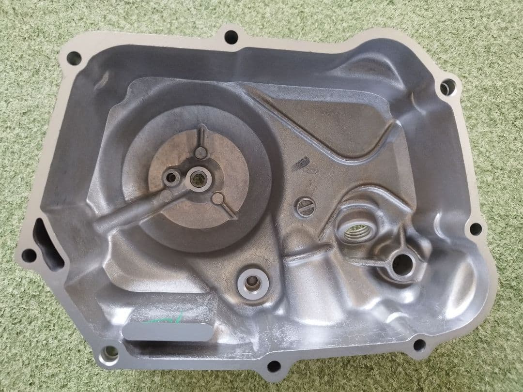 スーパーカブ　エンジンカバー