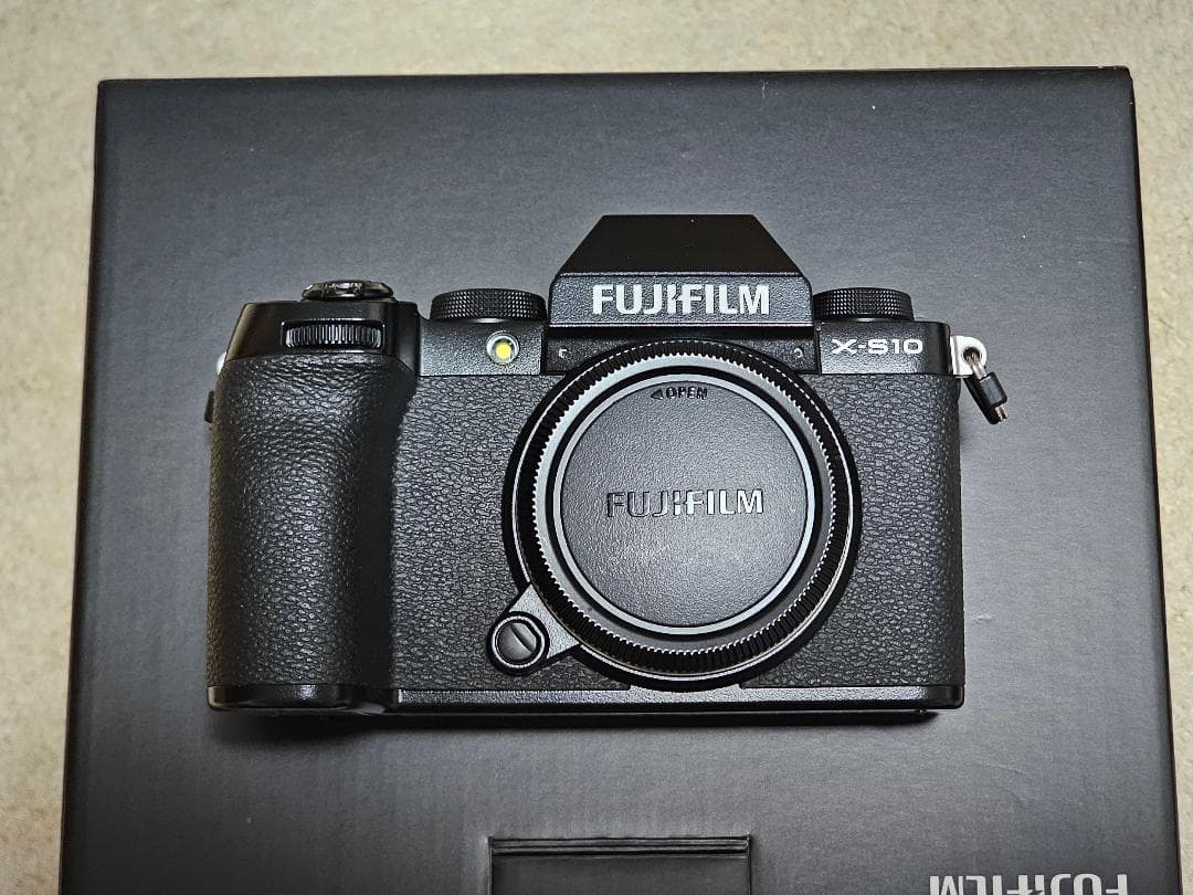 【中古美品】FUJIFILM X-S10、XC35mmF2・純正レンズフード
