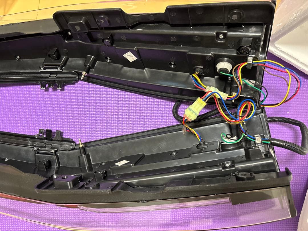 sas　エスカレード　テールライト