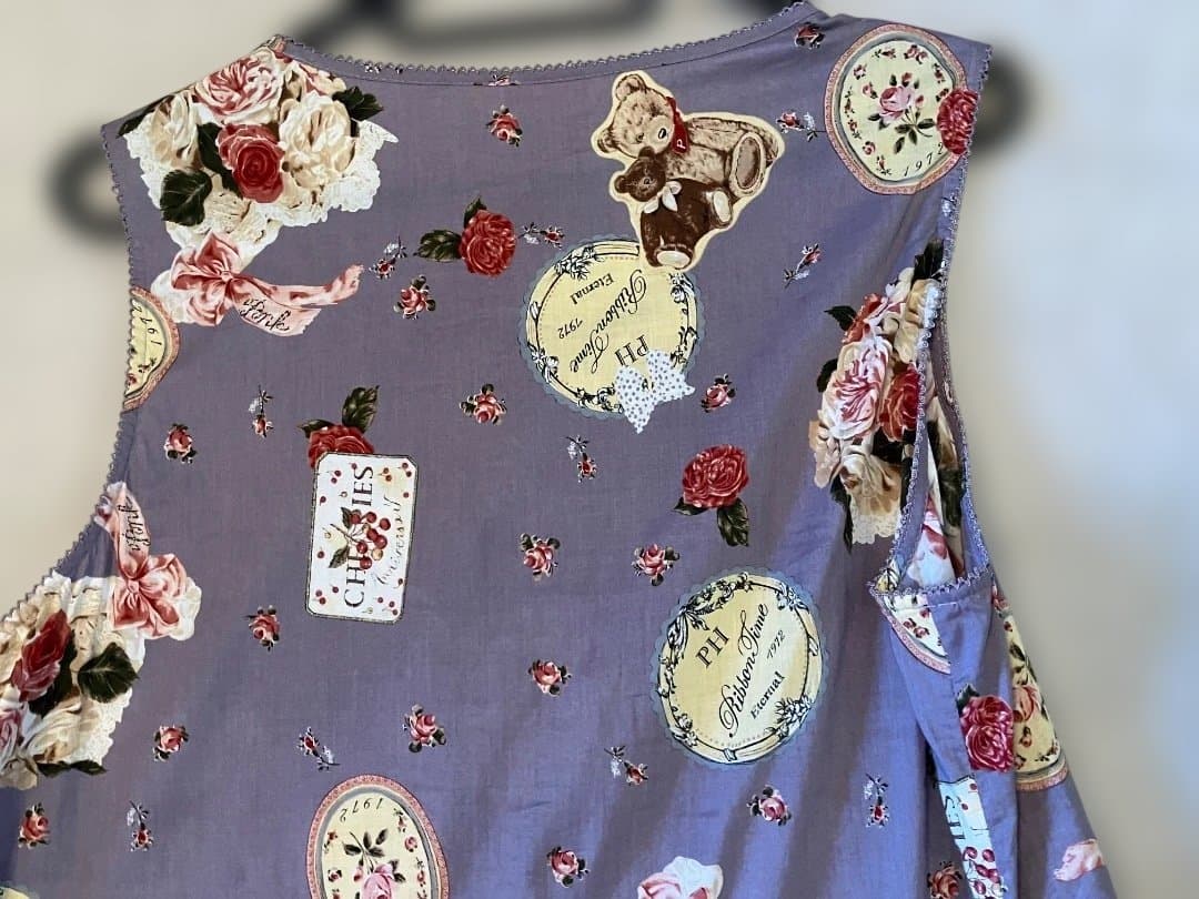 極美品フレンズプリントミディワンピース/パープル