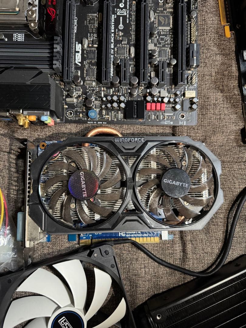 グラフィックボード・グラボ・ビデオカード ASUS RAMPAGE IV BLACK EDITION + GIGABYTE