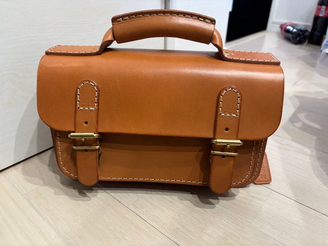 HERZ 2本ベルトの2wayミニバッグ　キャメル