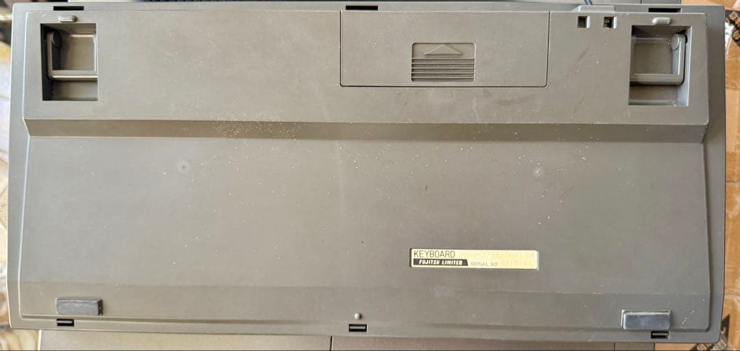 あ*い様 富士通　FUJITSU FM77AV-2 キーボード付き　通電確認ジャ