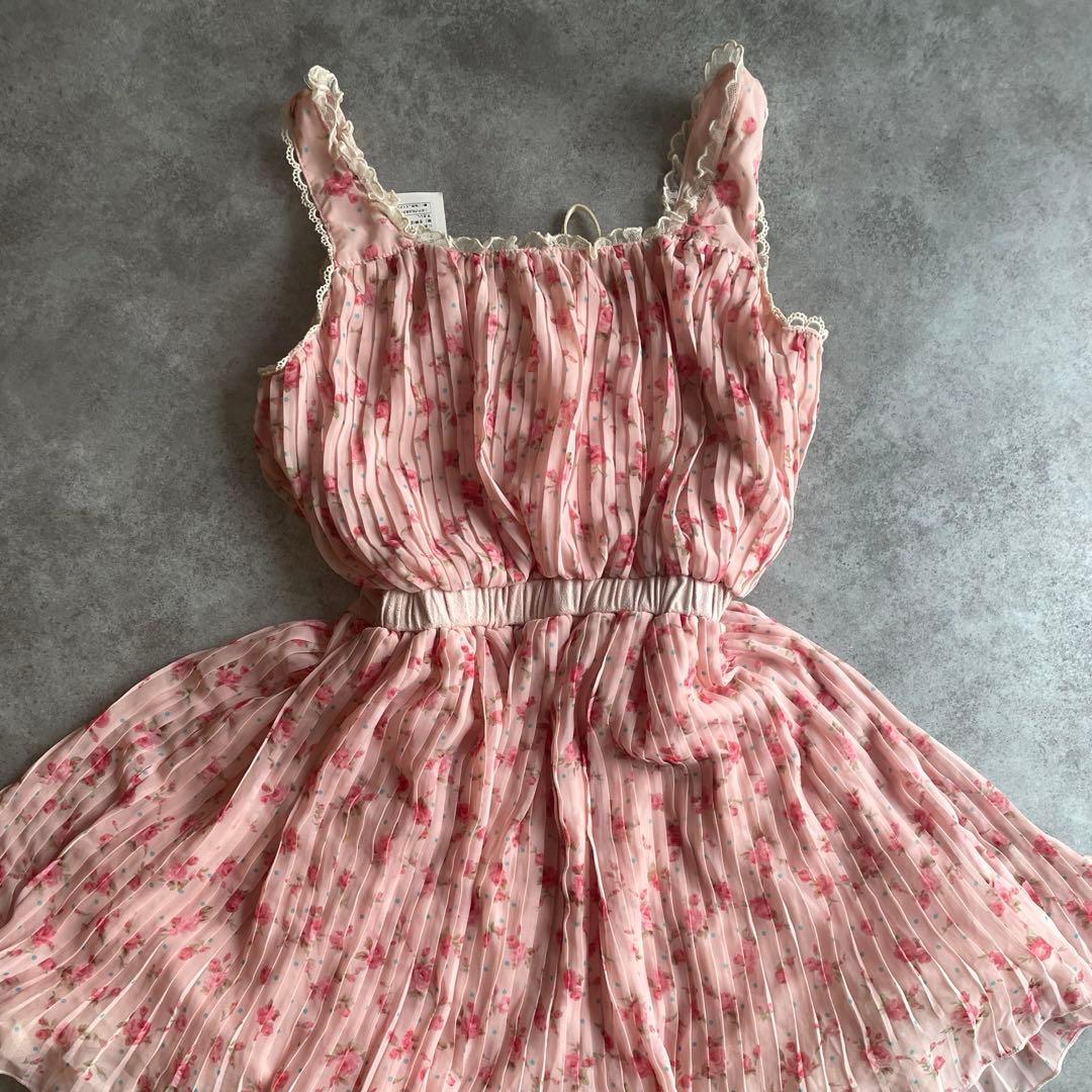 新品✨LIZ LISA 花柄　レース　プリーツ　トップス　チュニック