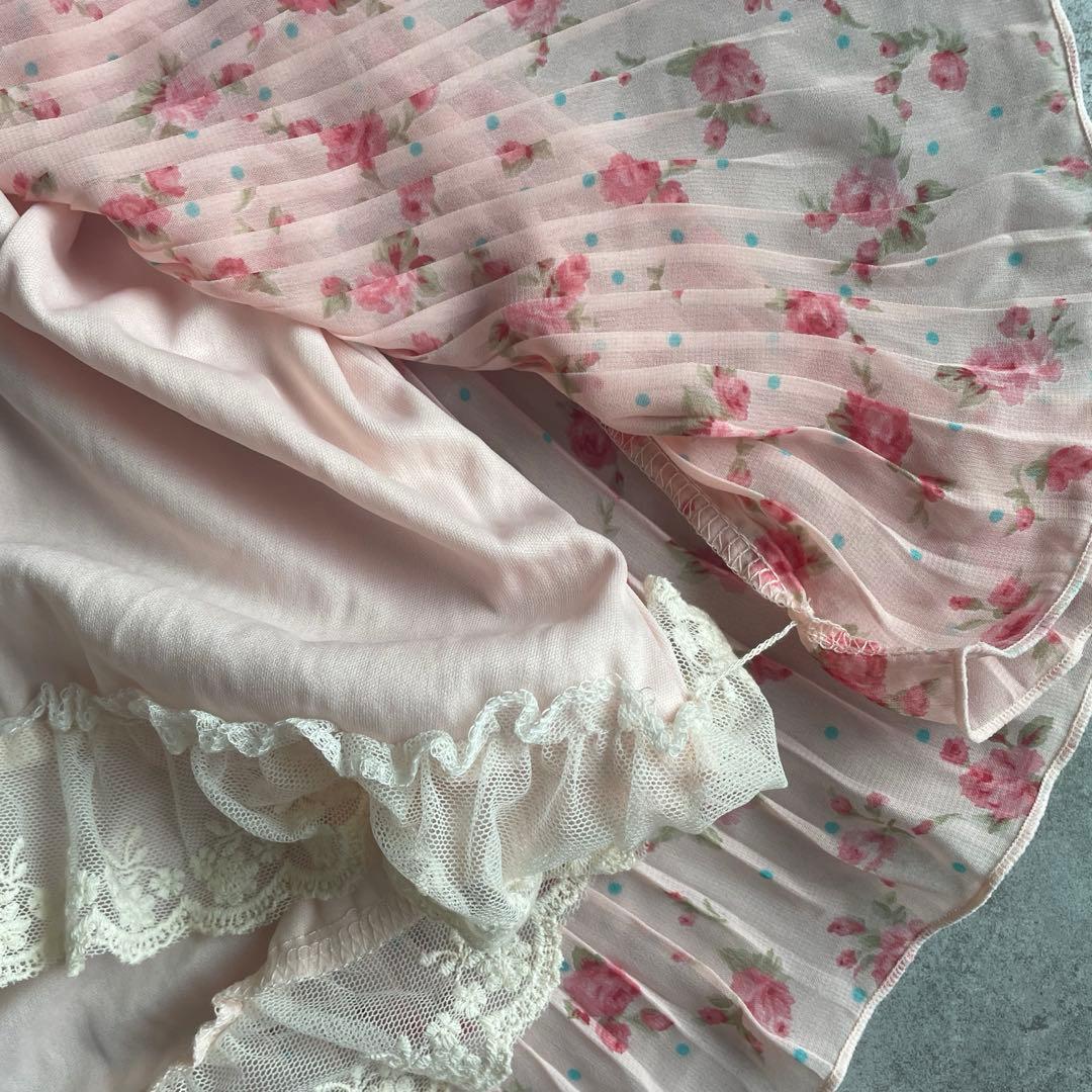 新品✨LIZ LISA 花柄　レース　プリーツ　トップス　チュニック