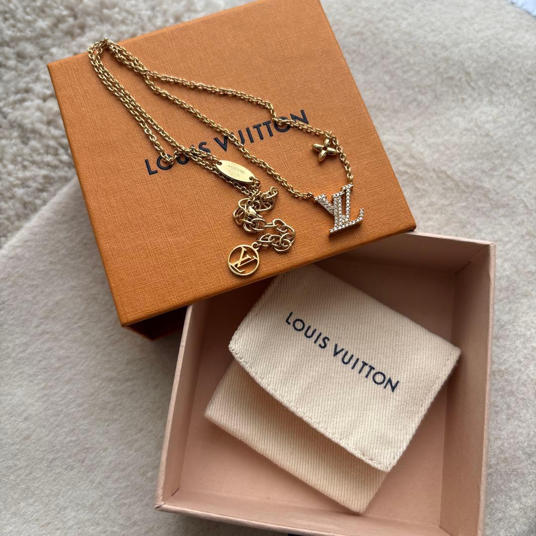 Louis Vuitton ネックレス ロゴチャーム付き