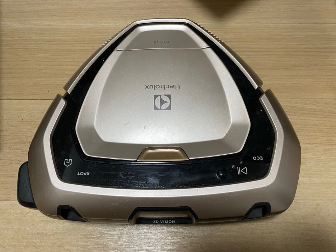 Electrolux PUREi9 ロボット掃除機 本体と付属品