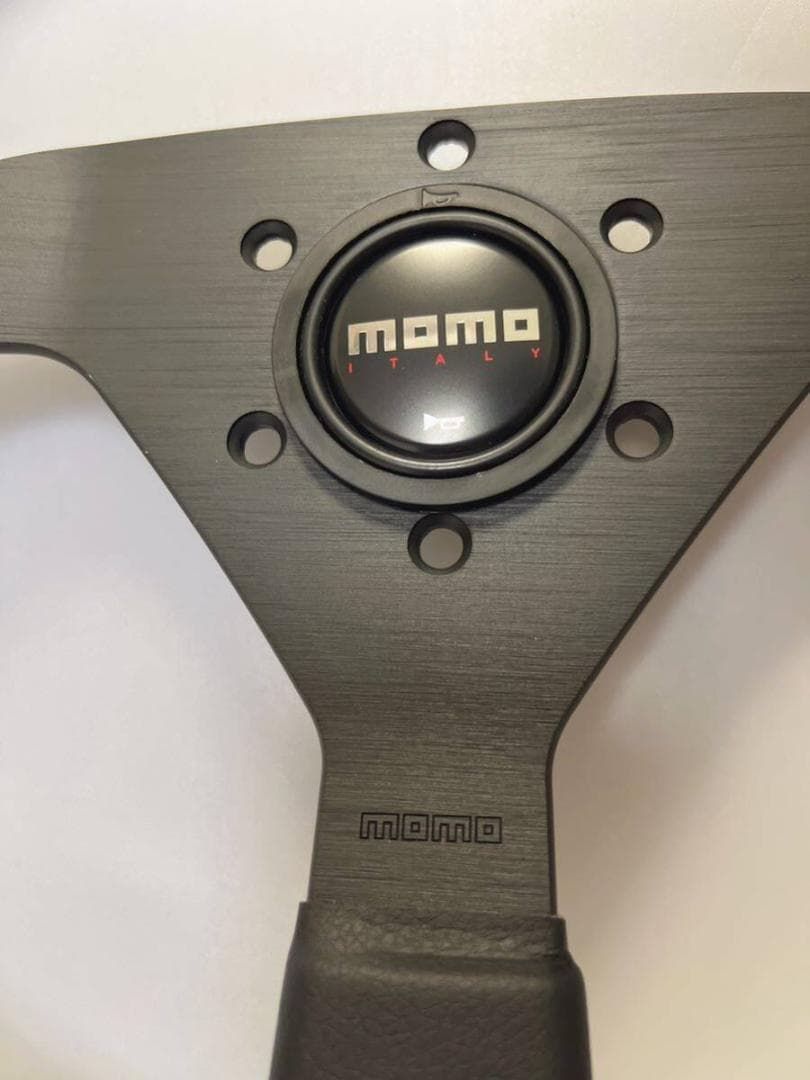 週末セール　MOMO 社外 ステアリング ホーンボタン付き 黒　ブラック