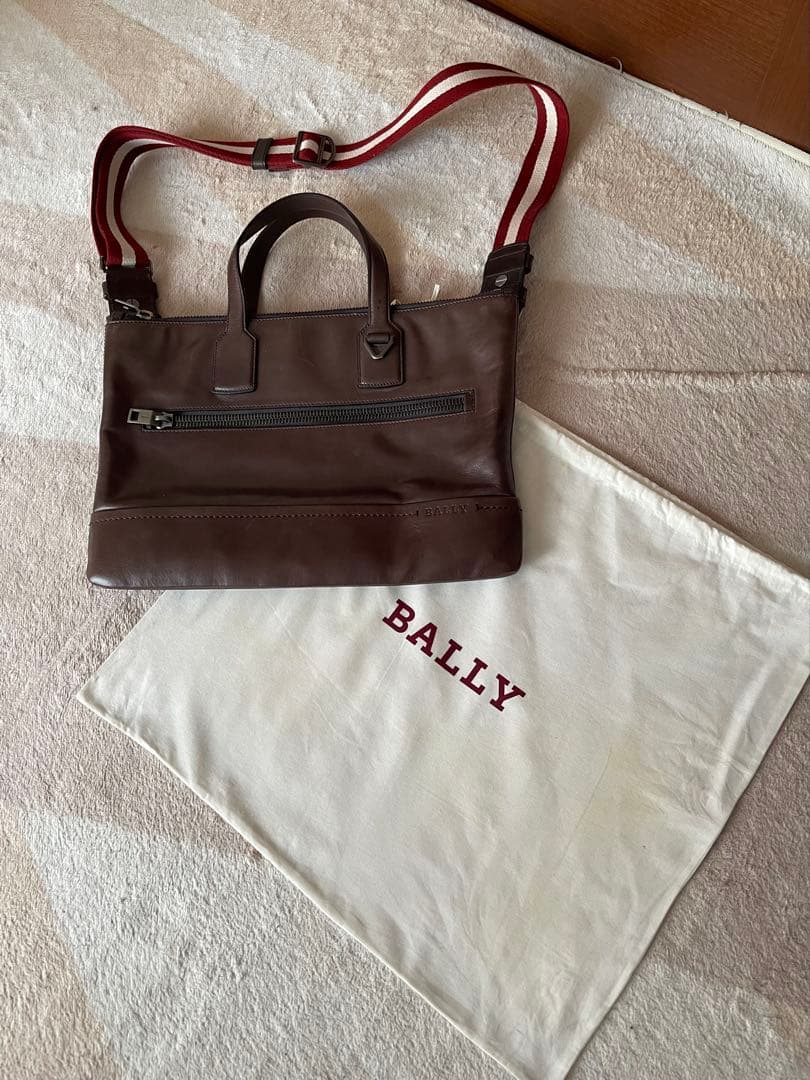 【最終値下　超美品】　BALLY ダークブラウンレザーショルダーバッグ