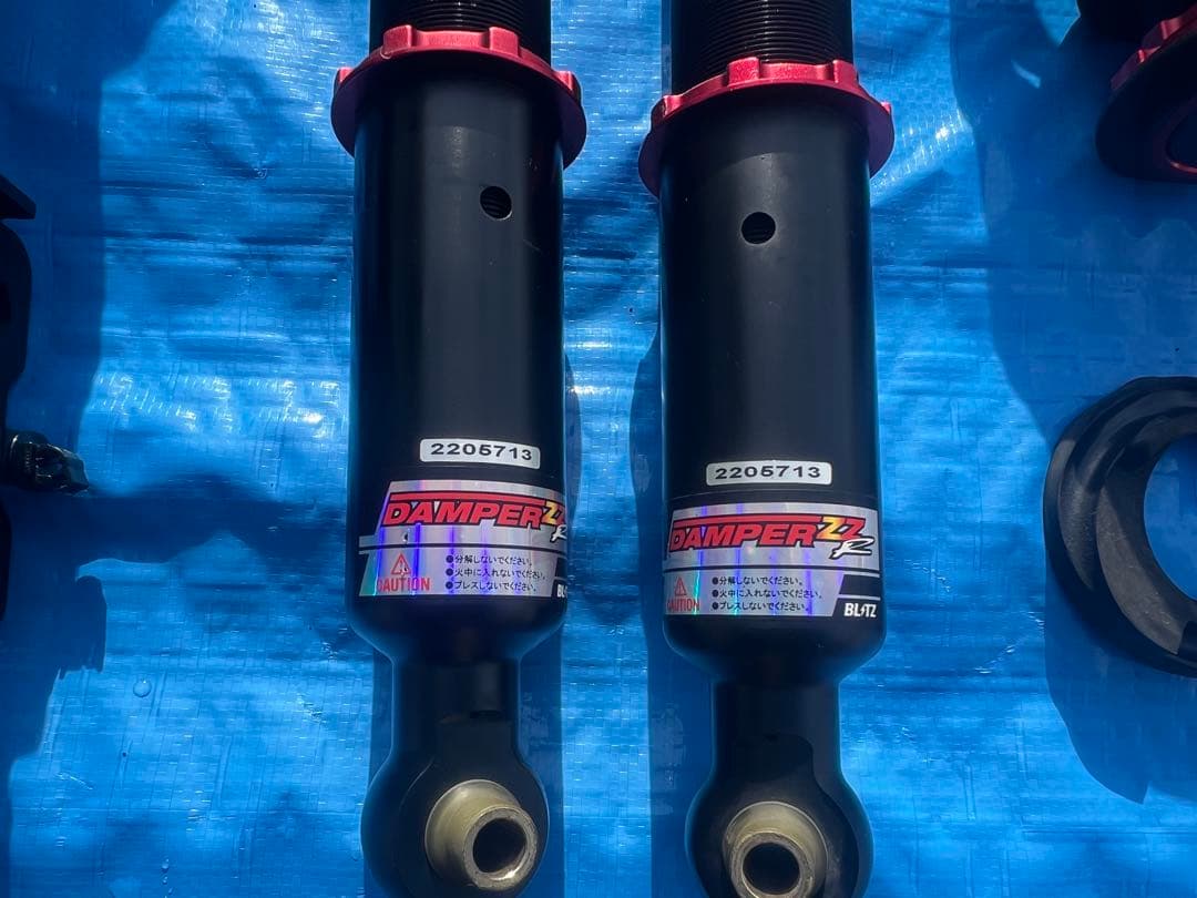 30プリウス車高調 BLITZ