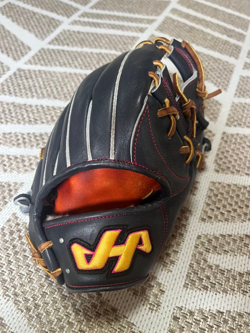 ハタケヤマ 硬式野球グローブ 黒/ピンクライン グラブホルダー付き