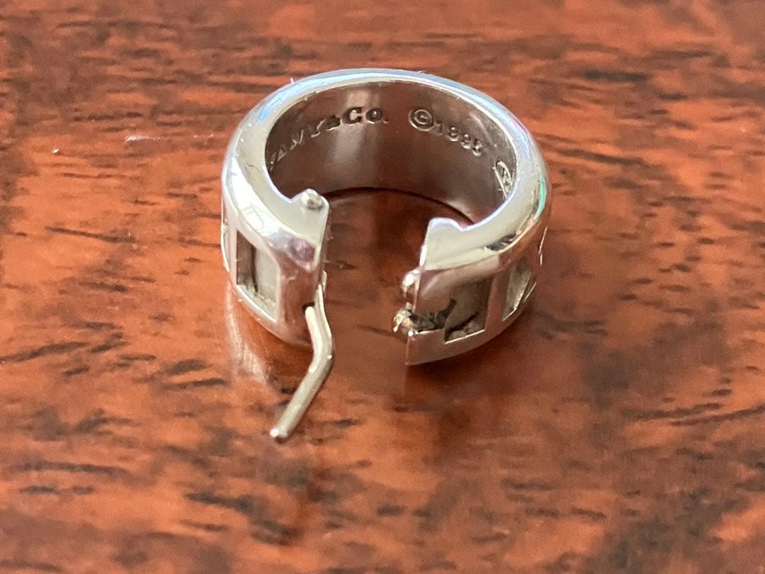 Tiffany & Co. アトラスシルバーピアス片側のみ(箱・ポーチ付き)