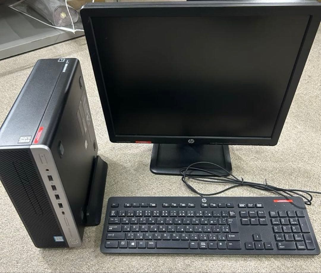 HP ProDesk 600 G4デスクトップ モニター、キーボード一式。