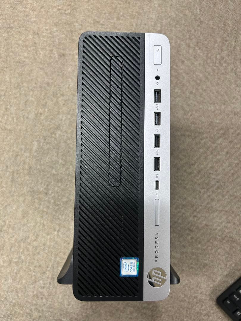 HP ProDesk 600 G4デスクトップ モニター、キーボード一式。