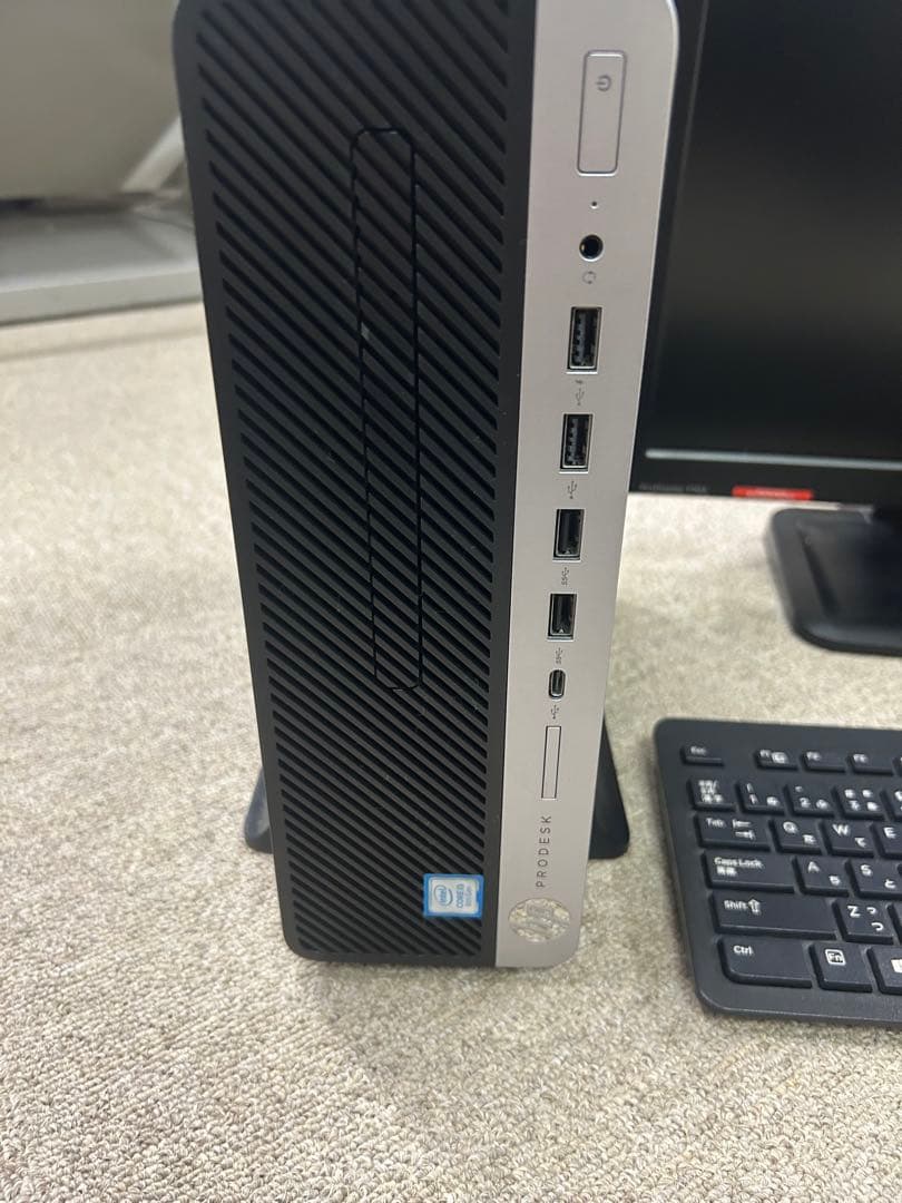 HP ProDesk 600 G4デスクトップ モニター、キーボード一式。