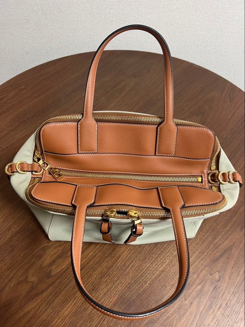 早い者勝SALE♡LOEWE♡美品ジッパーバッグ