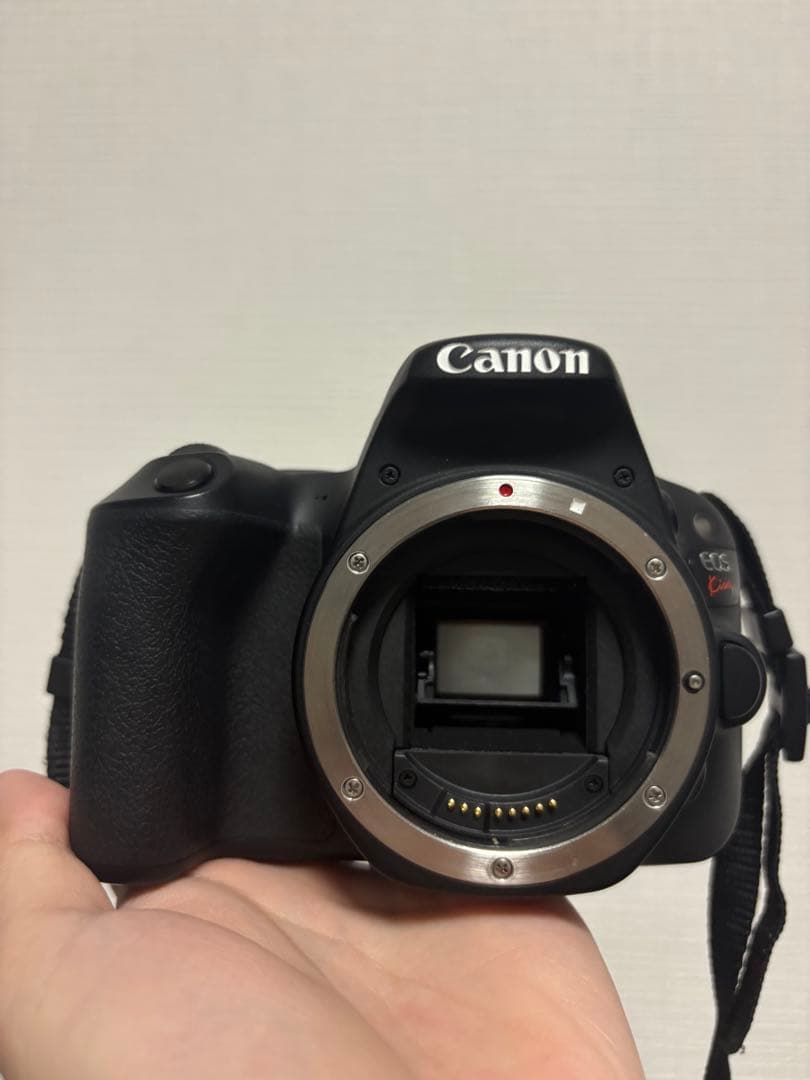 【最安値‼️】Canon EOS Kiss X9 デジタル一眼レフ　本体のみ