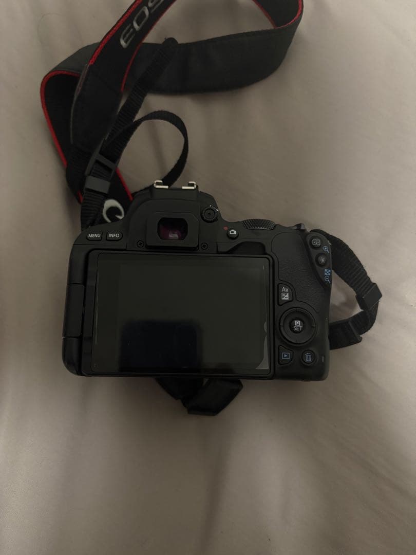 【最安値‼️】Canon EOS Kiss X9 デジタル一眼レフ　本体のみ