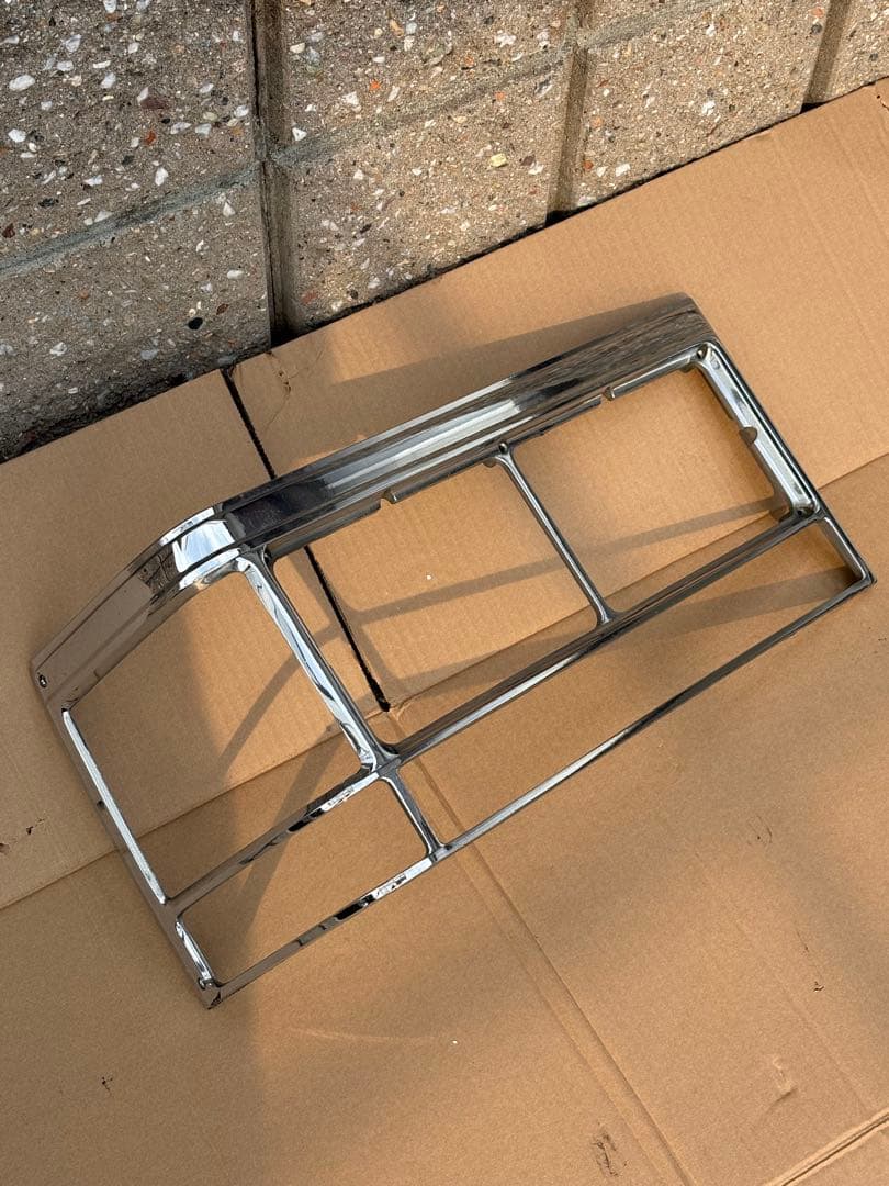 キャデラック　ブロアム　ヘッドライトベゼル　左右　二つ目用