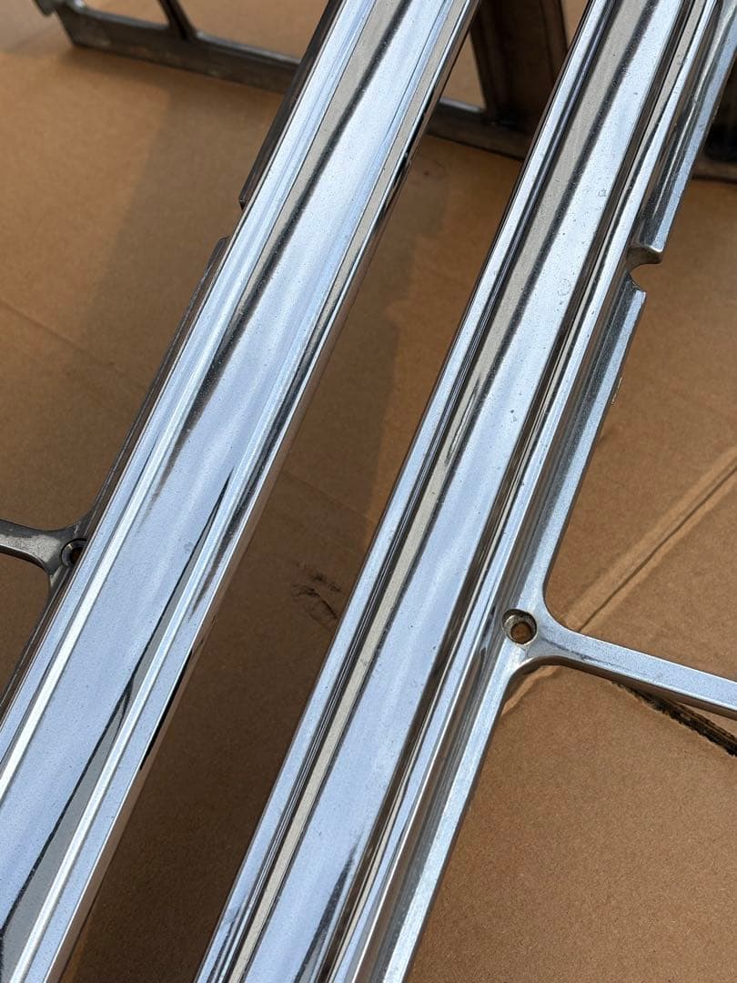 キャデラック　ブロアム　ヘッドライトベゼル　左右　二つ目用