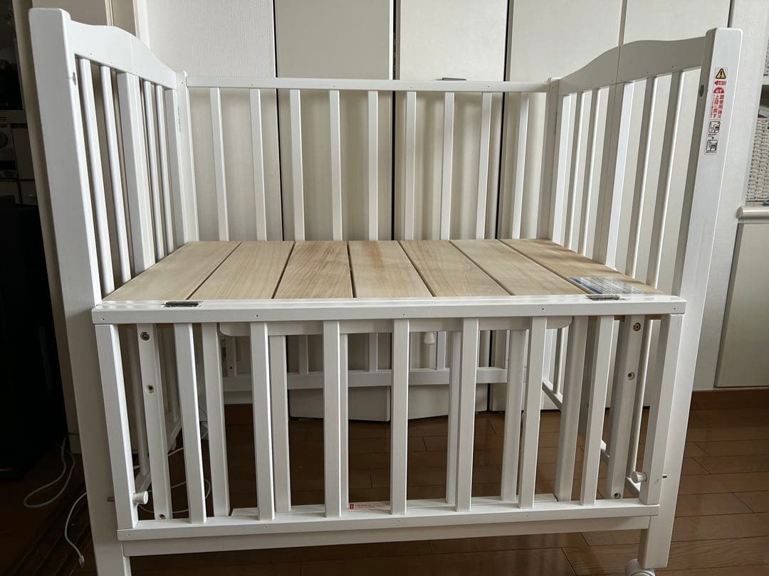 木製ベビーベッド ホワイト スラットデザイン