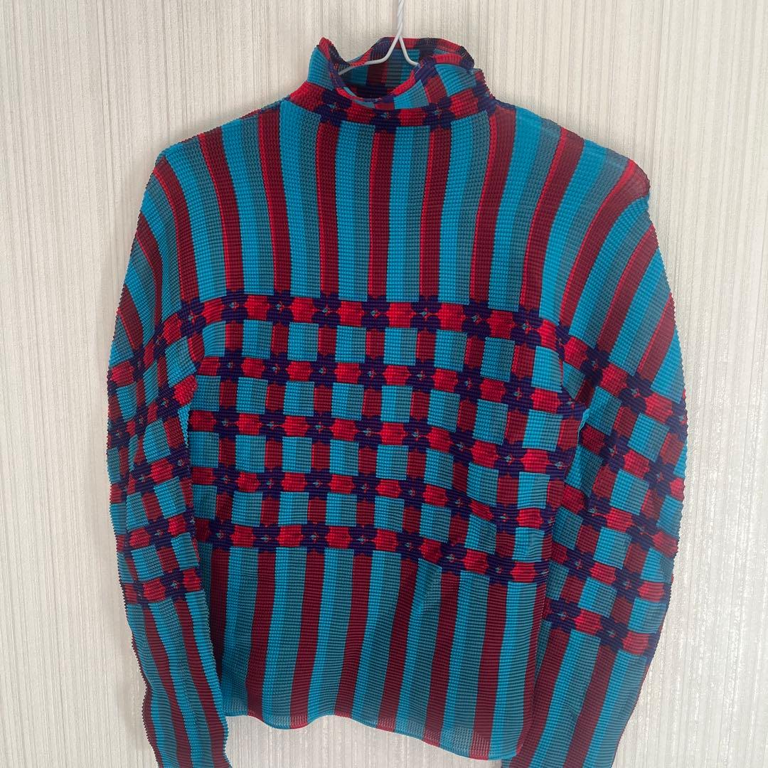 ISSEY MIYAKE me 青・赤・紫ストライプ　カットソー