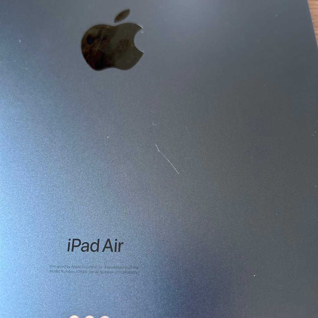 iPad Air 10.9インチ 第5世代 iPadケース付き
