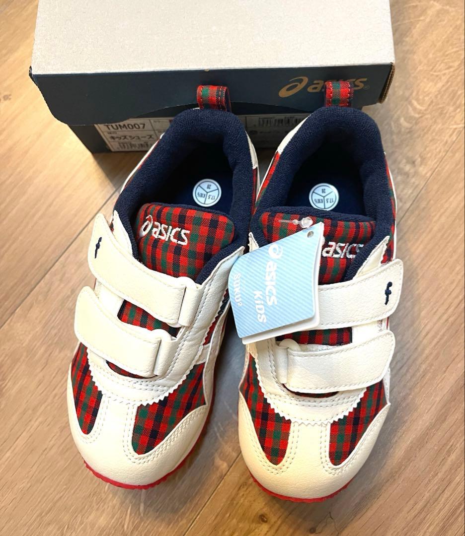 本日限定価格　新品　スニーカー〈アシックス × familiar〉　17.5cm