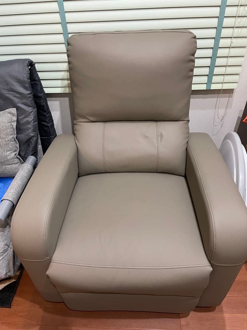 電動リクライニング機能付き1人掛けソファ