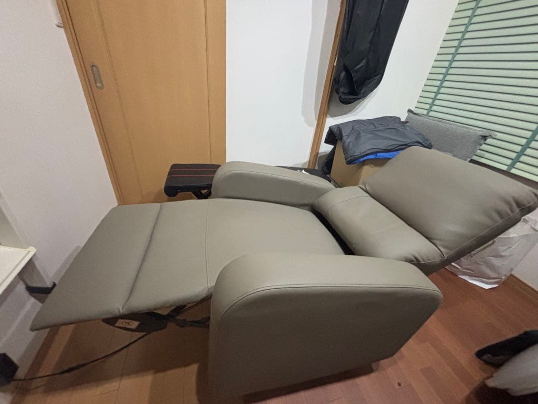 電動リクライニング機能付き1人掛けソファ