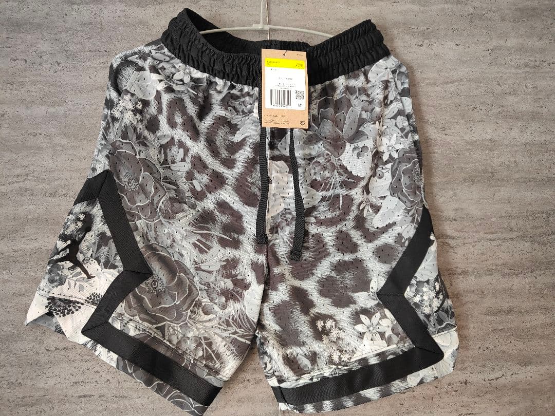 Sサイズ 新品 未使用 タグ付き 廃番 ナイキ　ジョーダン ショーツ 豹 花柄
