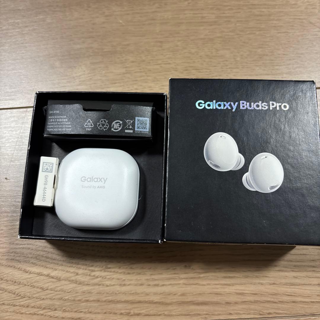 Galaxy Buds Pro ホワイト イヤホン　充電ケースコード替え付き