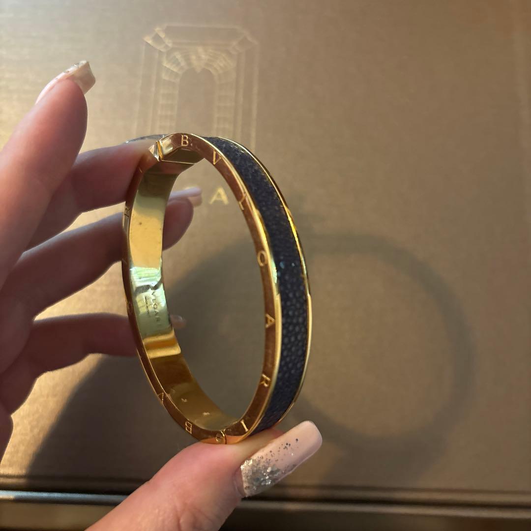 ブルガリ　ブルーレザー　バングル