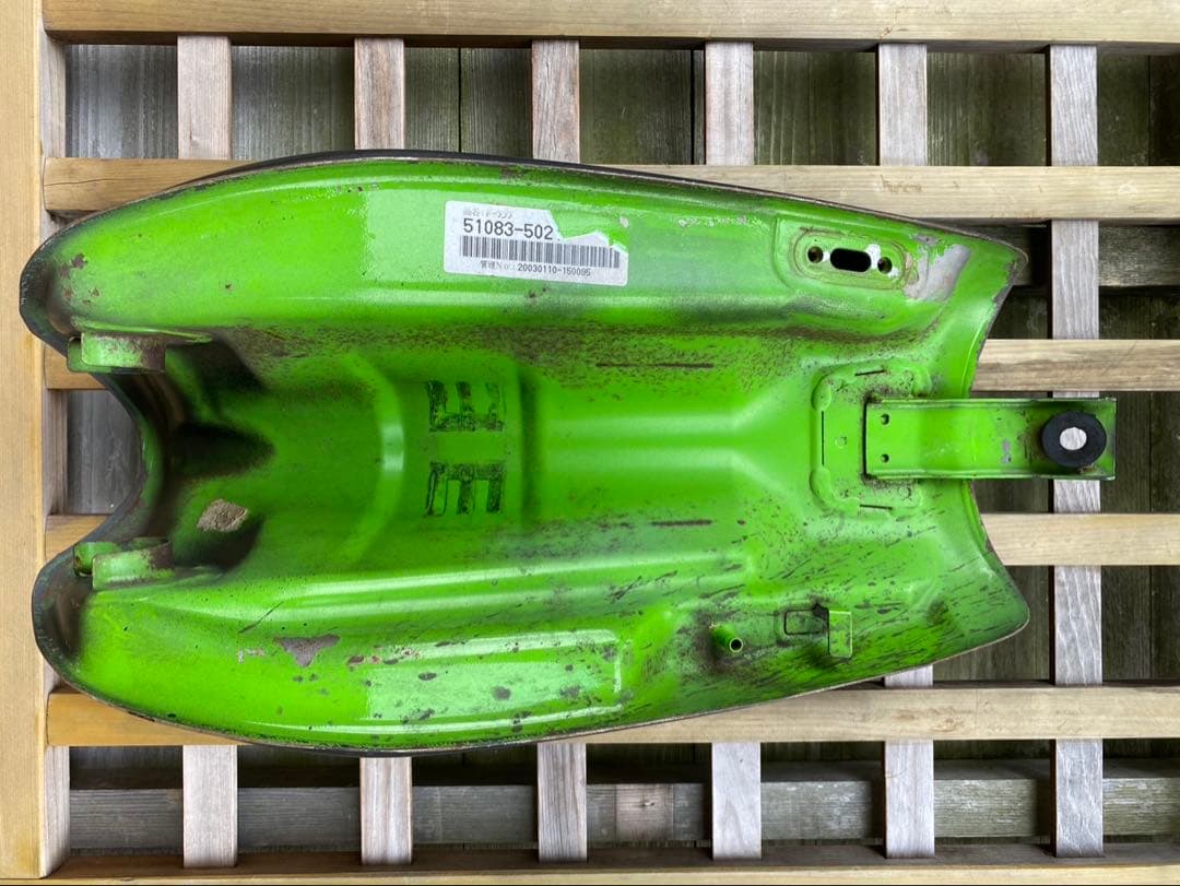 [品名] カワサキ250tr 純正タンク(キャブ車用)