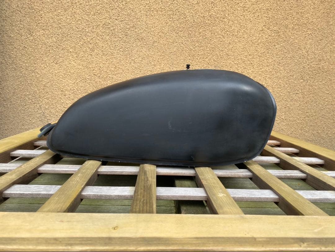 [品名] カワサキ250tr 純正タンク(キャブ車用)