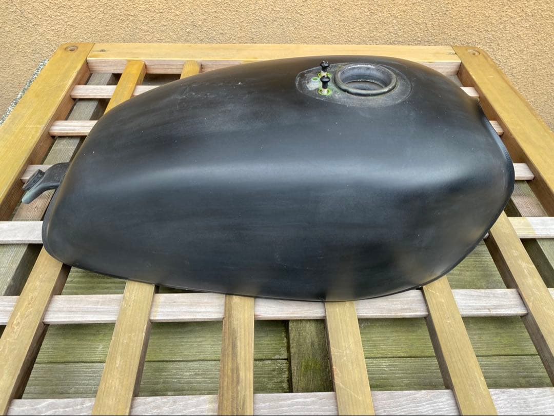 [品名] カワサキ250tr 純正タンク(キャブ車用)