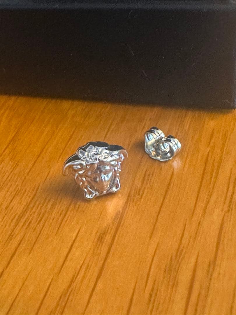 ボブスVERSACE メデューサヘッド ピアス(両耳用)片耳のみ