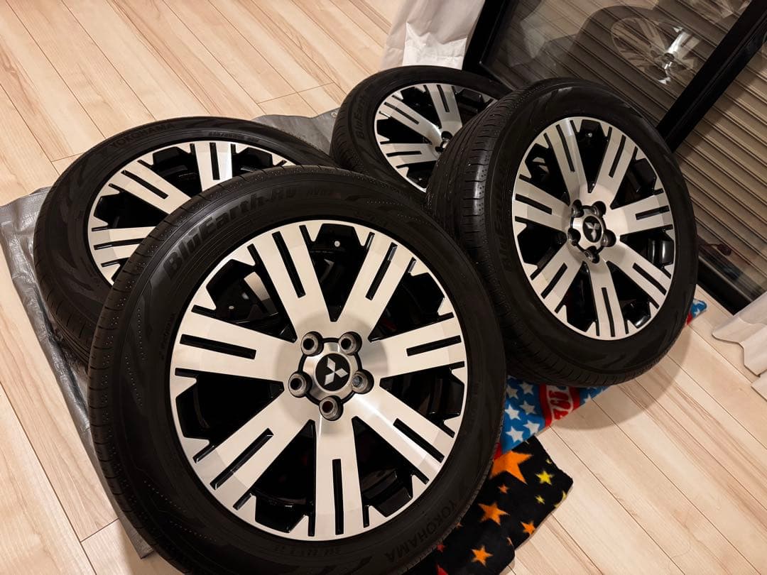 デリカd5 純正18インチ ヨコハマタイヤ　バリ溝。引き取り希望！