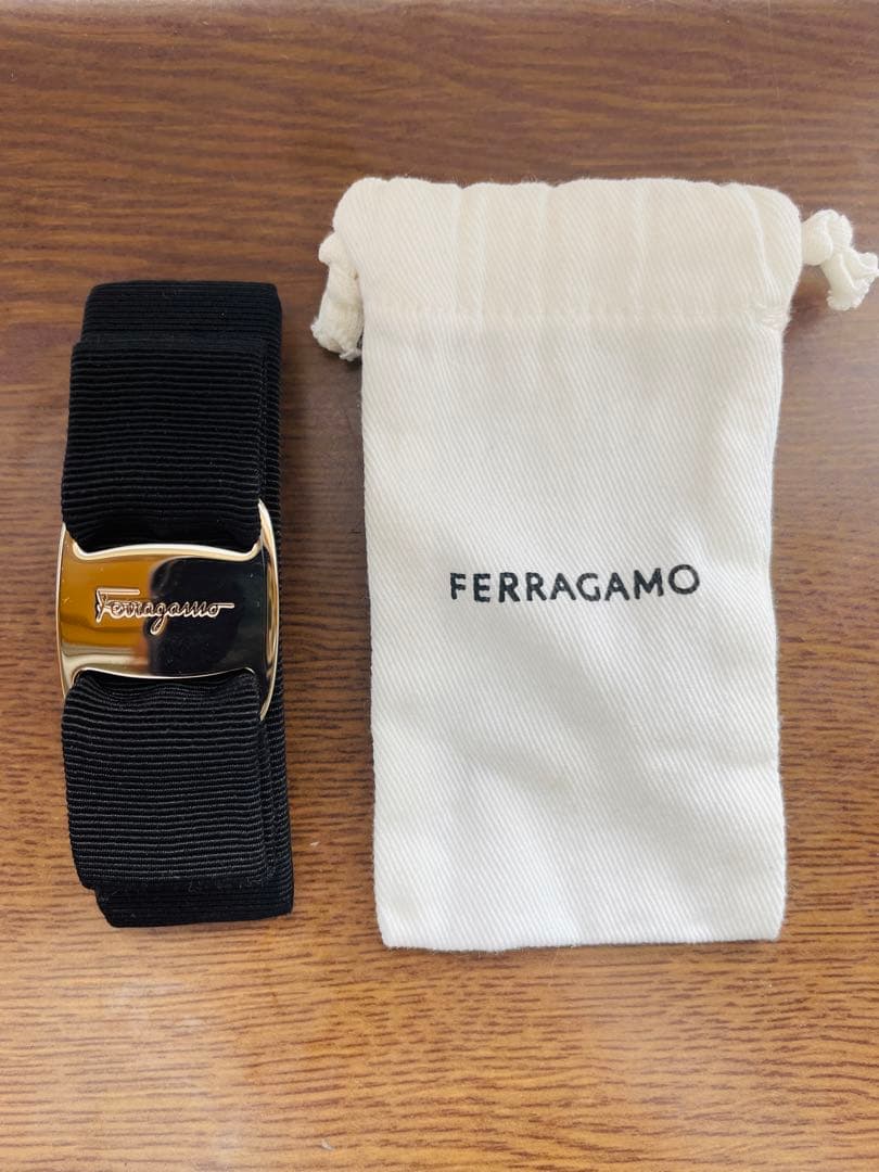 フェラガモ　バレッタ　リボン