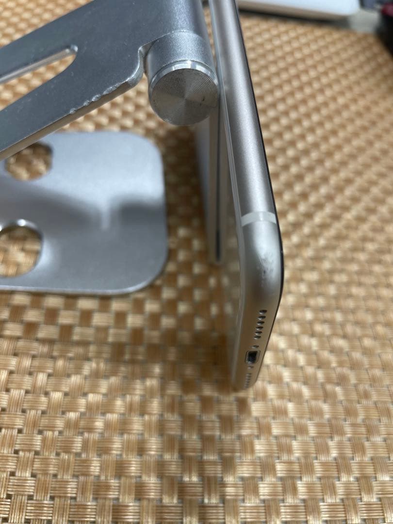 iPhone SE 第3世代 64 GB スターライトSIMフリー【2437】