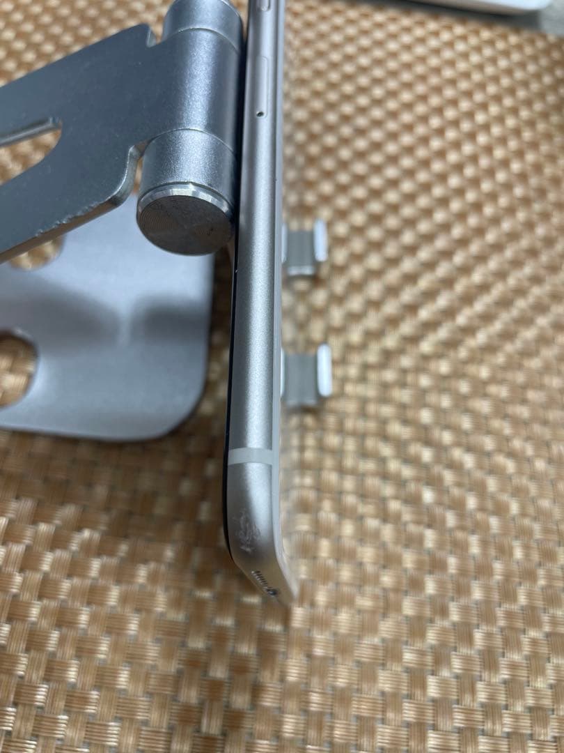 iPhone SE 第3世代 64 GB スターライトSIMフリー【2437】