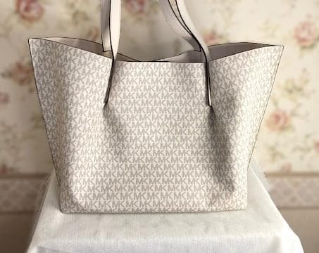 マイケルコース ホワイト　エミリア　シグネチャー　美品　A4サイズトートバッグ