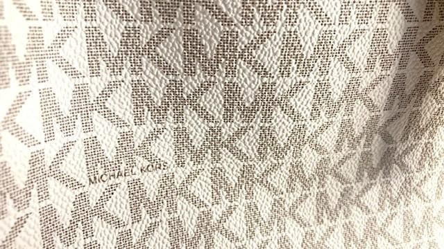 マイケルコース ホワイト　エミリア　シグネチャー　美品　A4サイズトートバッグ